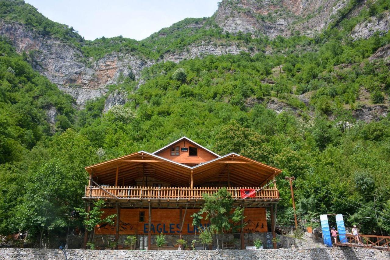 Готель Eagles Land Koman Екстер'єр фото