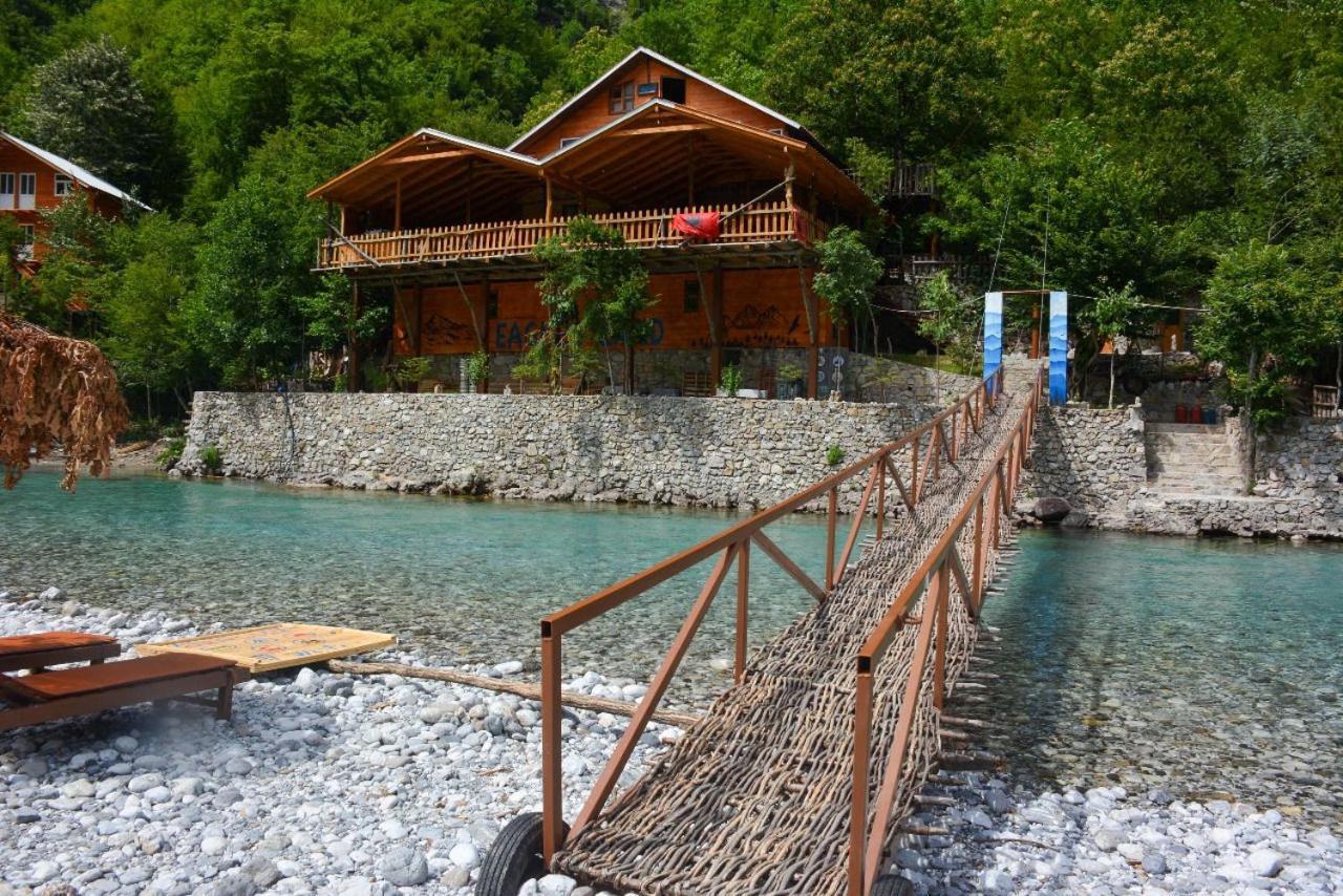 Готель Eagles Land Koman Екстер'єр фото