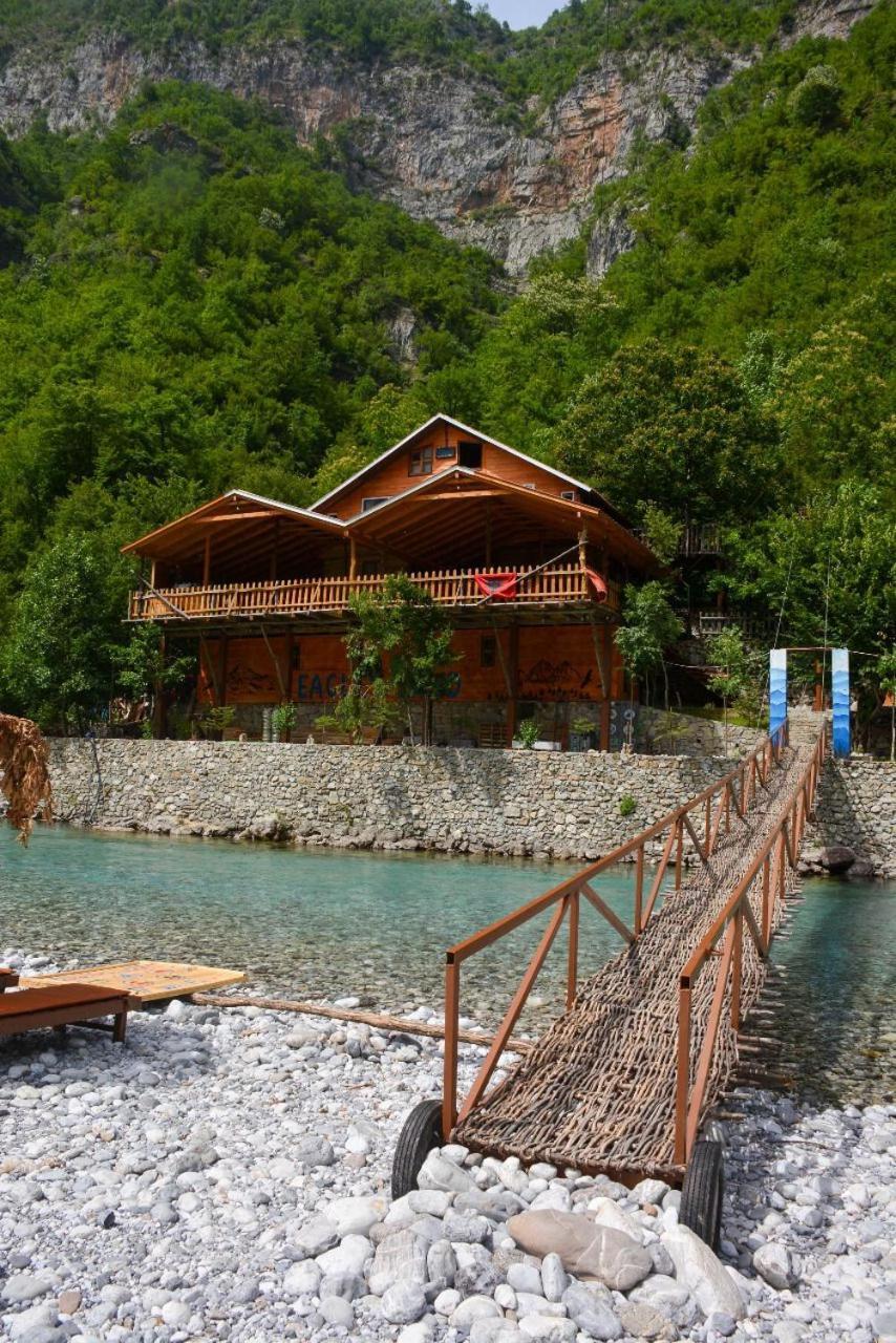 Готель Eagles Land Koman Екстер'єр фото