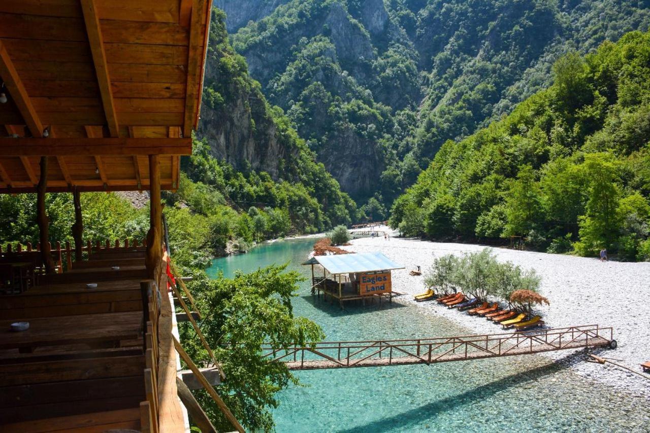 Готель Eagles Land Koman Екстер'єр фото