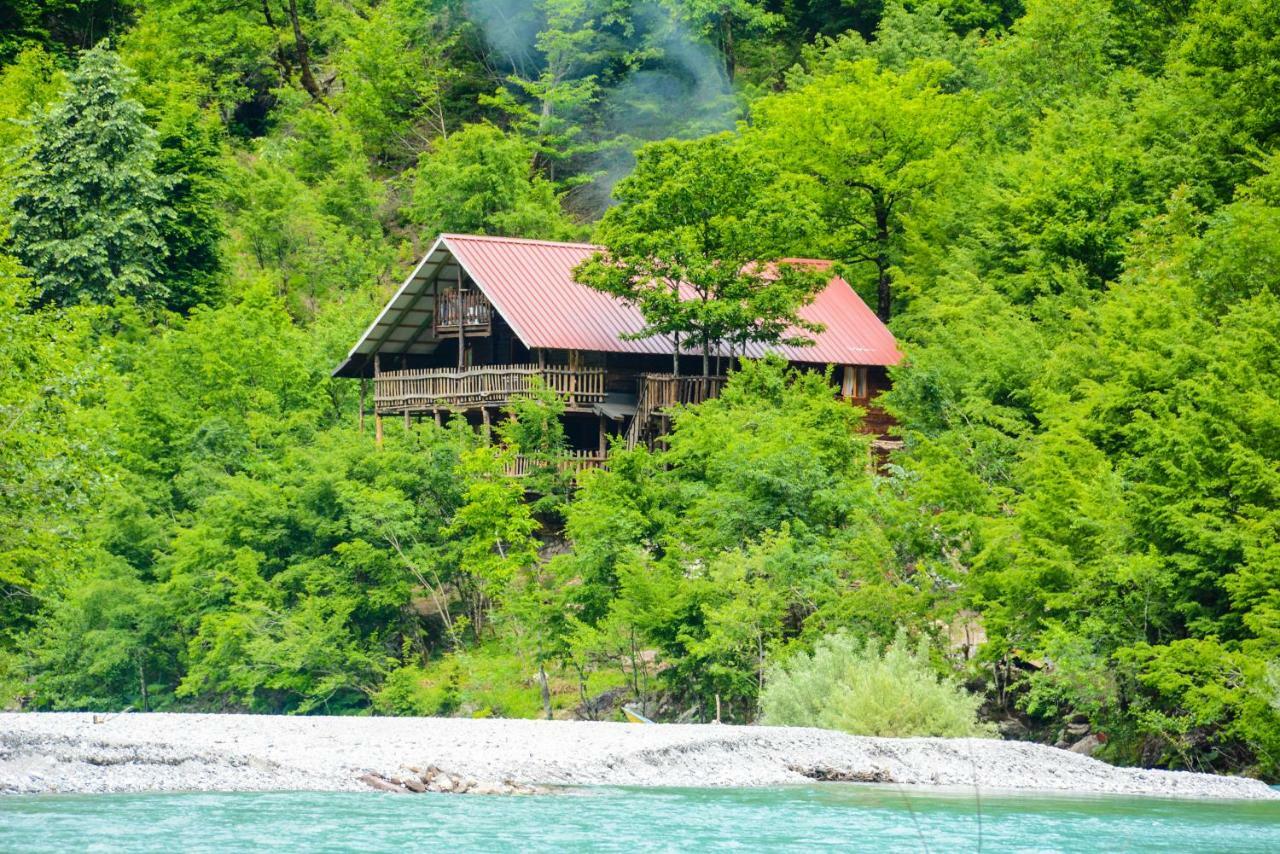 Готель Eagles Land Koman Екстер'єр фото