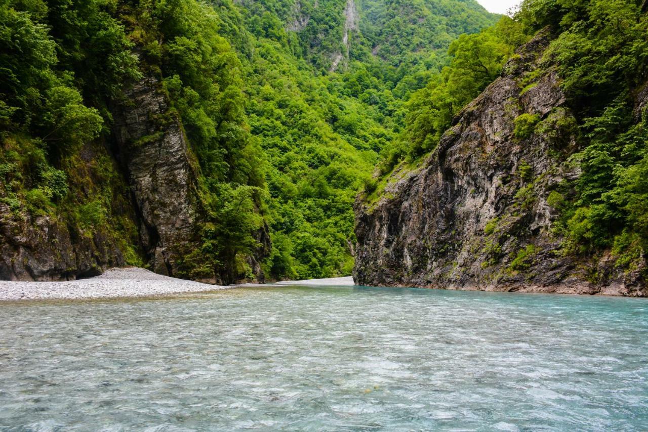 Готель Eagles Land Koman Екстер'єр фото