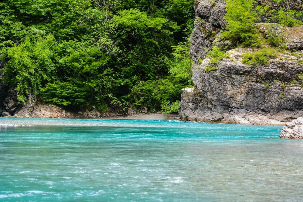 Готель Eagles Land Koman Екстер'єр фото