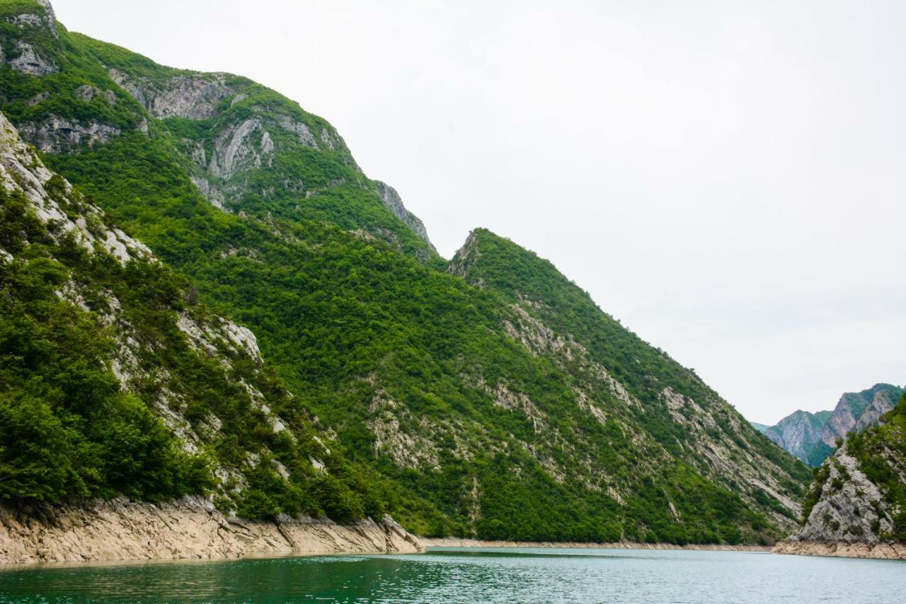 Готель Eagles Land Koman Екстер'єр фото