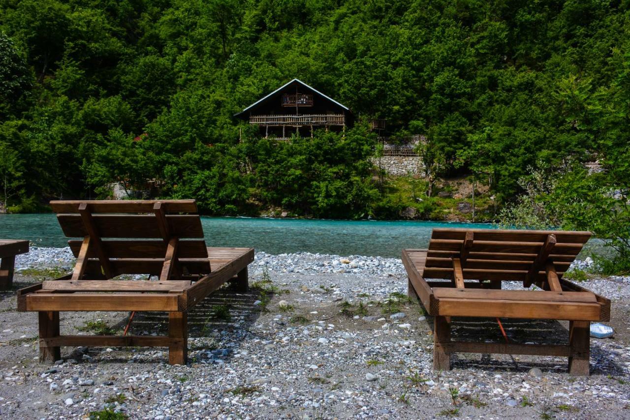 Готель Eagles Land Koman Екстер'єр фото