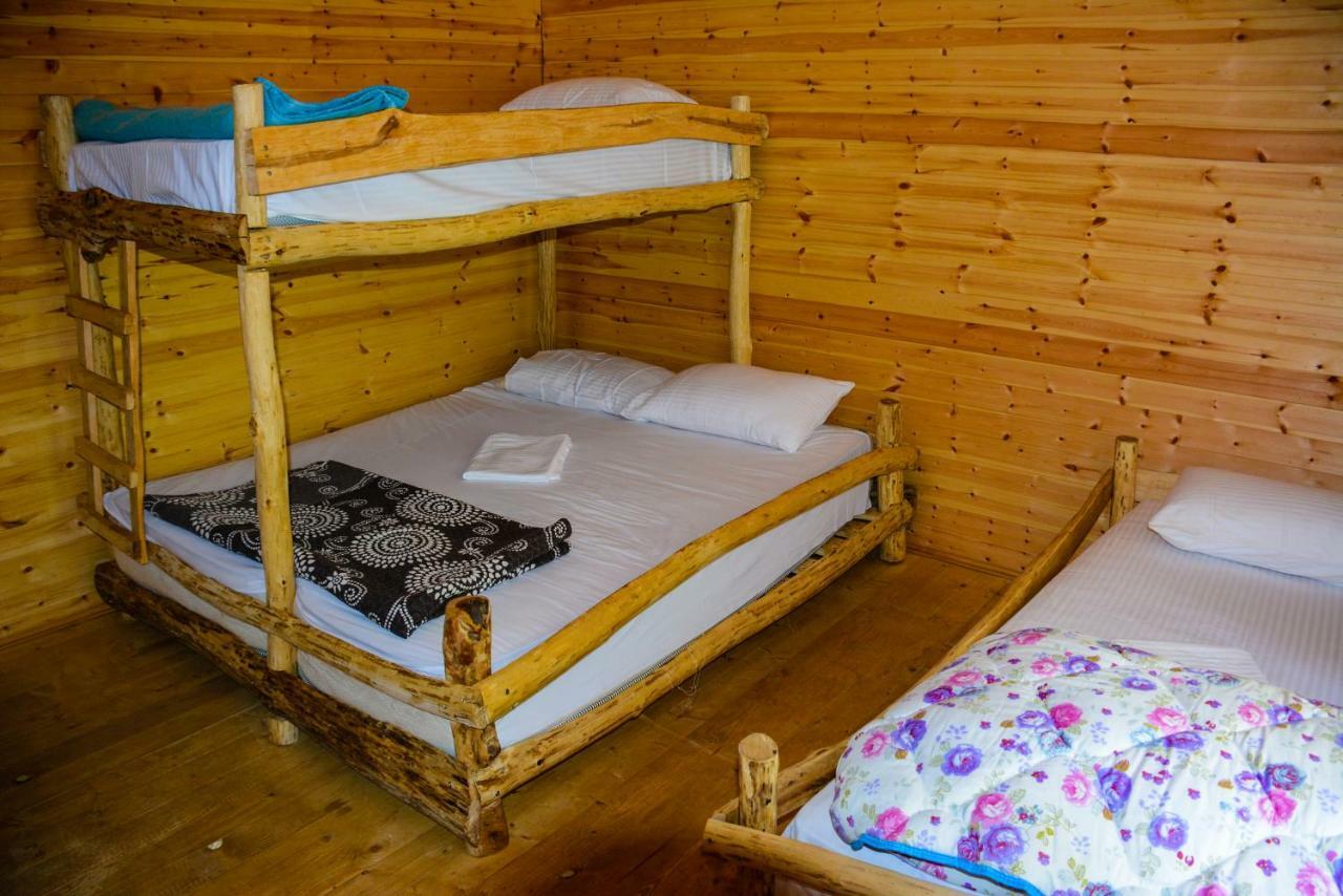 Готель Eagles Land Koman Екстер'єр фото