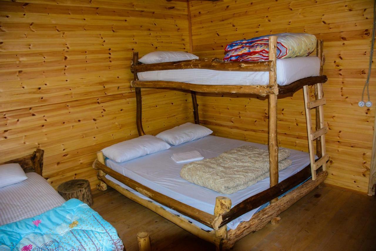 Готель Eagles Land Koman Екстер'єр фото